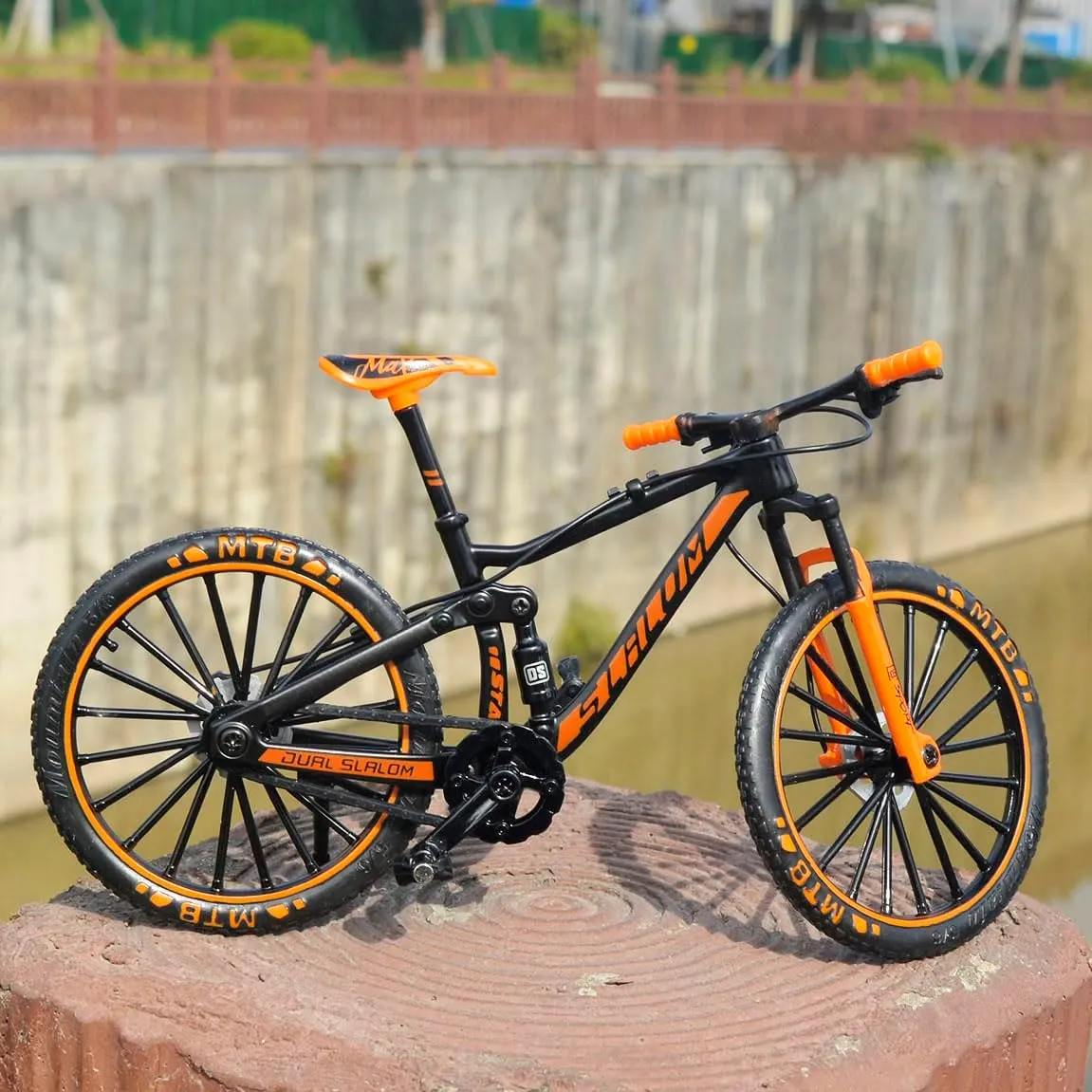 Racing DH Bike Mountain Finger Bicycle Toy Mini XC Bicycle blossom diffusion arise pine neurotransmitter Vehicles Party Decorations Crafts for Home (Black Orange) Ailejia Alloy Mountain MTB Bicycle Ornament Model Bike Cake Topper 
