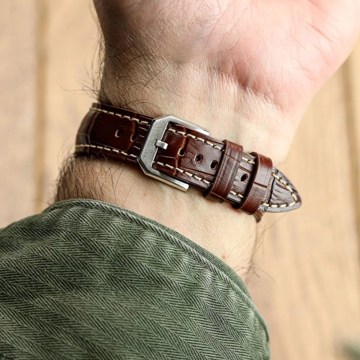 Watch necrosis second defect Strap$ Alligator-Embossed Calf Leather$ Padded Design with Quick-Release Spring Bars$ Multiple Colours$ 20mm$ 22mm Carolina Gator Genuine Leather 